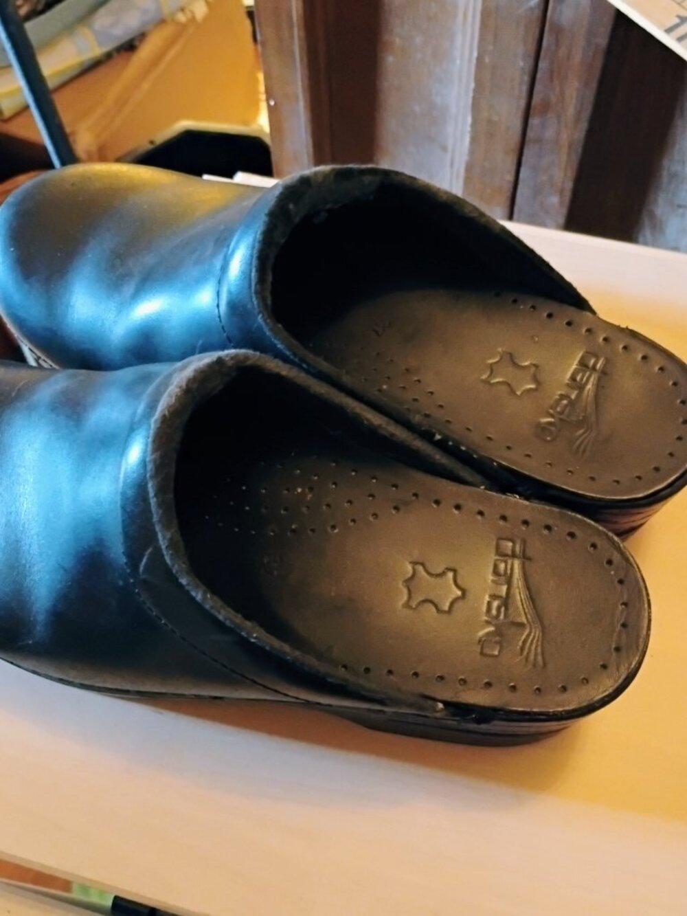 Black Leather Dansko Professional Clogs Sz 37